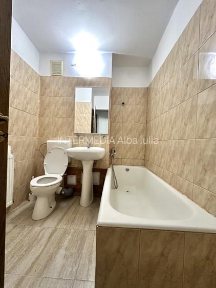 Apartament cu 3 camere I 2 bai I de inchiriat I Centru zona Primariei I etaj 2 I - 15