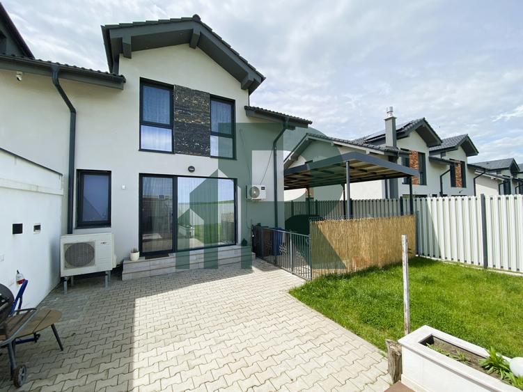 Duplex cu 4 camere 2 bai si curte libera 200 mp in Cisnadie
