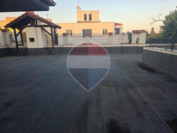 Apartament cu terasă într-o vilă interbelică B-dul Primaverii
