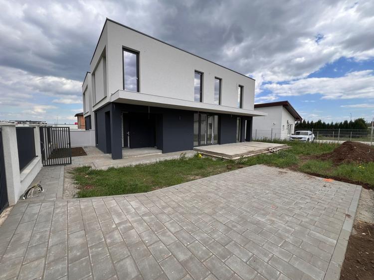 Casa de vanzare cu 4 camere,3 bai, semi finisata, zona Penny- Micesti Alba