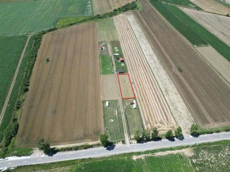 Teren intravilan 710 M²  împrejmuit com. Reci Covasna