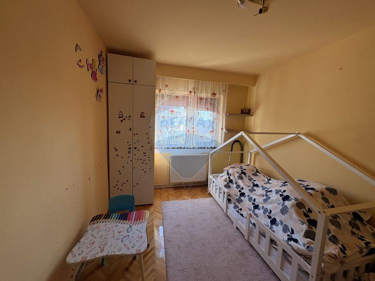 Vanzare apartament 3 camere decomandat cu loc parcare Micalaca zona300