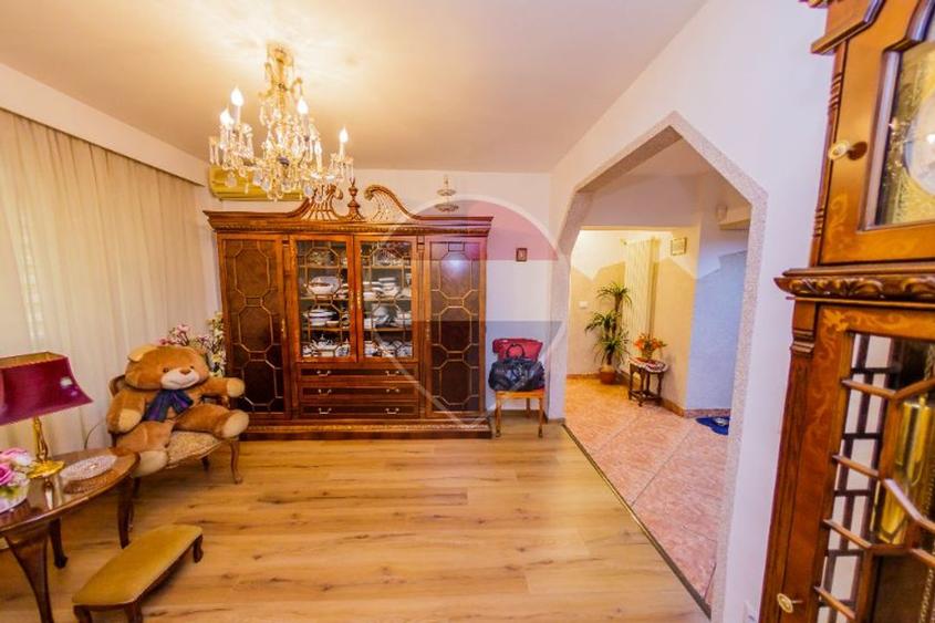 APARTAMENT - de VANZARE