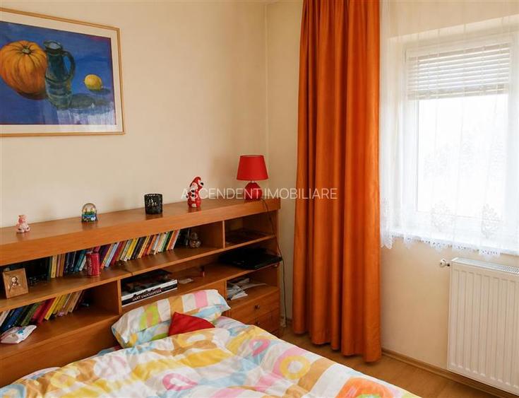 Calea Bucuresti,3 camere decomandate,  etaj 2, 87mp,  2bai, centrala proprie, te - 6