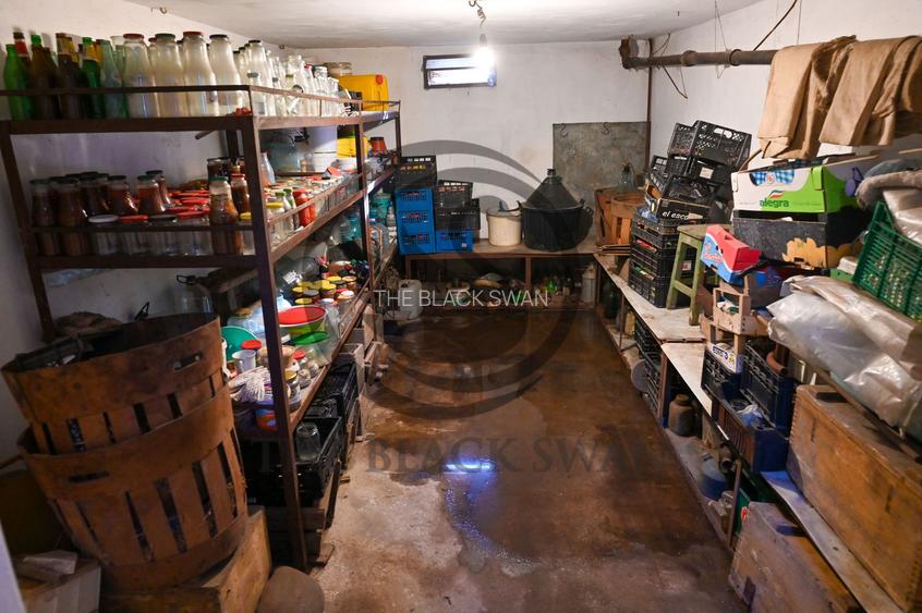 Casa cu 6 camere de vanzare | Zona Ultracentrala, Baicoi | Comision 0% - 27