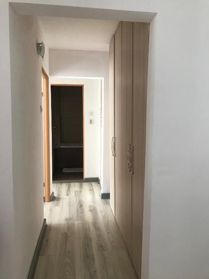 Proprietar,inchiriez ap.3 cam , Decebal, et.1, parcare proprie.