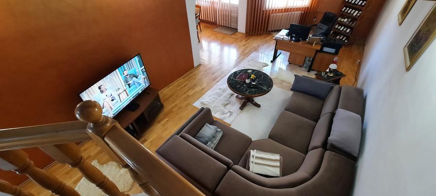 De vanzare casa 5 cam, singur in curte, Cal. Voinicenilor, Zona Horgosa