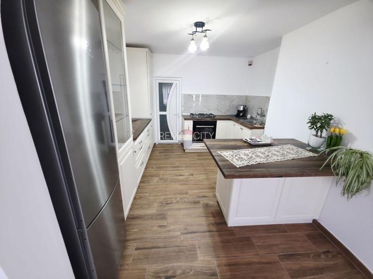 Casă / Vilă cu 3 camere de vânzare - 3