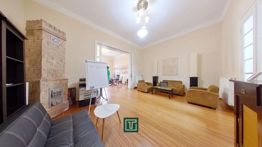 Apartament cu personalitate cu 2 camere cu terasă în centrul Aradului