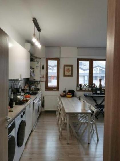 Apartament 4 camere in Dămăroaia