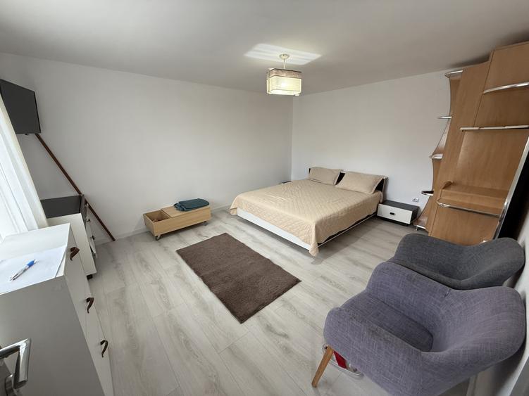 Exclusivitate !! Casa de închiriat 2 camere 48 mp în Dezmir zona centrală