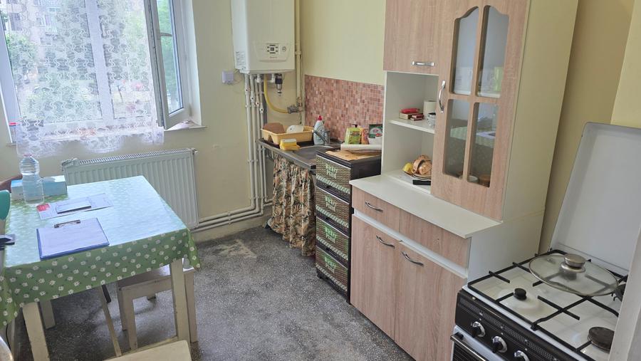 Vand apartament cu 2 camere in Deva, zona Piata Centrala, etaj 1,