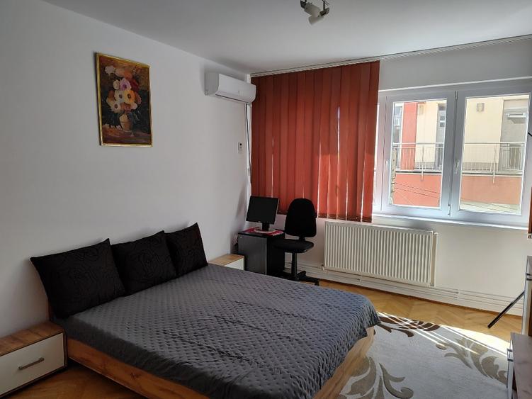 Închiriere apartament 2 camere de la proprietar