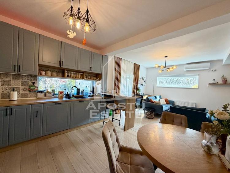 Jumatate de Duplex de vanzare, panouri solare, 95 mpu, Sanandrei