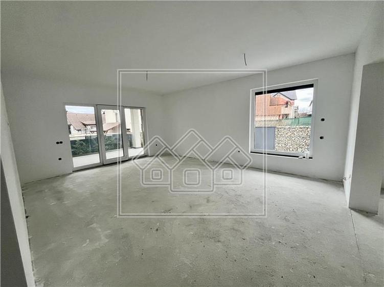 Casa individuala in Selimbar, 4 camere, garaj, curte libera 220 mp
