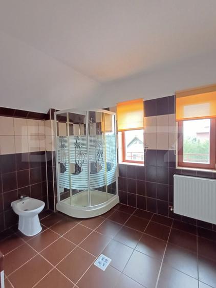 Casa cu 5 camere, 198 mp utili, 600 mp teren, in cartierul Primaverii