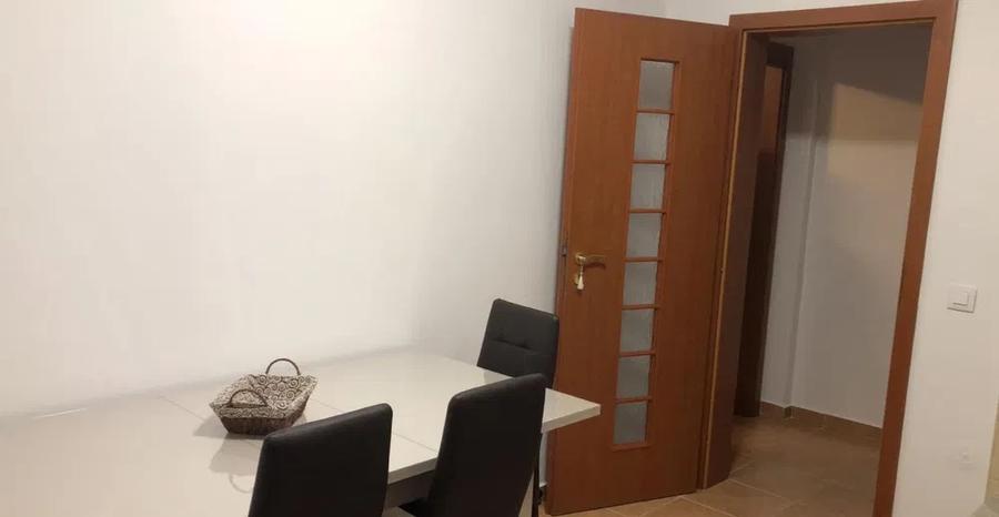 APARTAMENT SPAȚIOS CU 3 CAMERE, ULTRACENTRAL – 2 BĂI, PARCARE PRIVATĂ