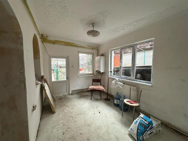 Casa individuala cu 3 camere si 360 mp teren zona Aviatiei