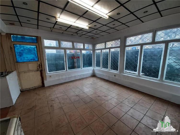 Spatiu comercial Sebastian - Dunavat cu teren si ,posibilitate garare 2 mas