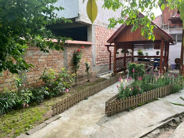 Casă cu 2 camere și teren de 352 mp – strada Bungardului, Sibiu