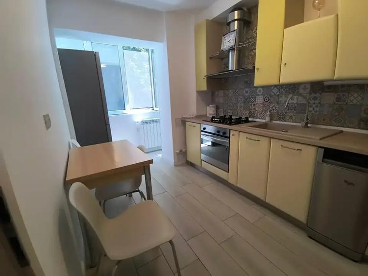 Apartament 3 camere de închiriat | Domenii | Loc de parcare inclus