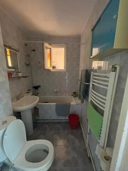 Apartament - 3 camere - semidecomandat -Constantin Brancoveanu