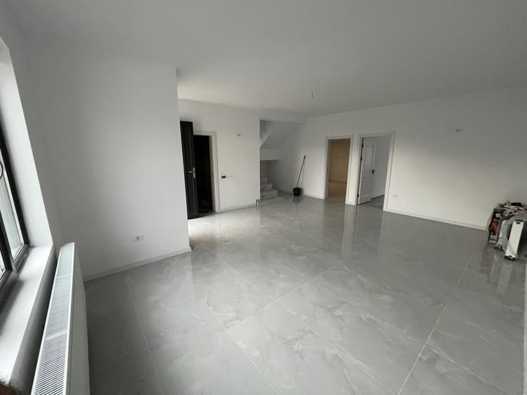 Exclusivitate! Vila P+M, 4 camere, la cheie, zona deosebita, Valu lui Traian!