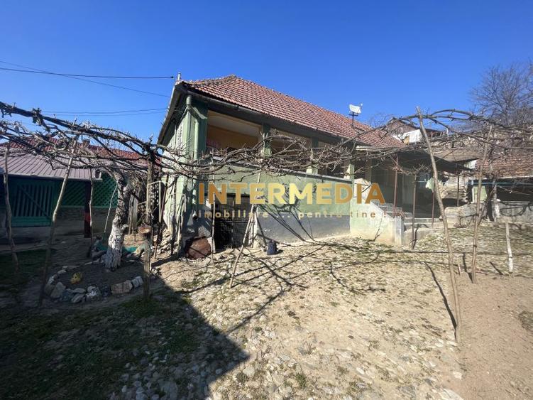 OKAZIE! Casa in Cricau 3 Camere 1300 mp. Curte Teren Fantana Utilitati Asfalt