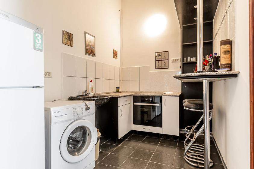 Apartament ultracentral cu 3 camere plus un bonus Comision 0