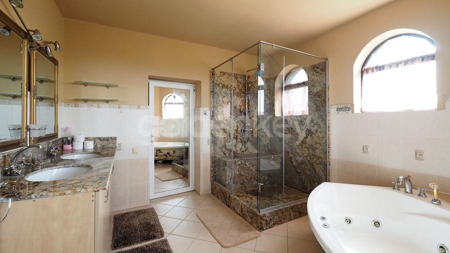 Vila individuala cu 8 camere | 1000mp teren | panouri foto-voltaice
