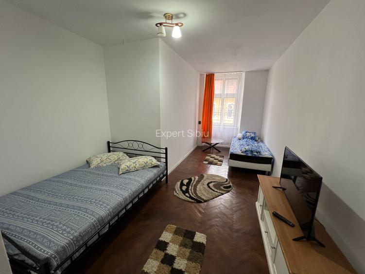 De închiriat apartament 3 camere la casă – Ultracentral, Str. Turnului - 5