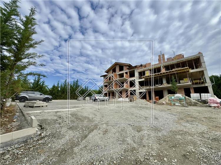Ap. 3 camere cu gradina 50 mp- 61.4 mpu la alb