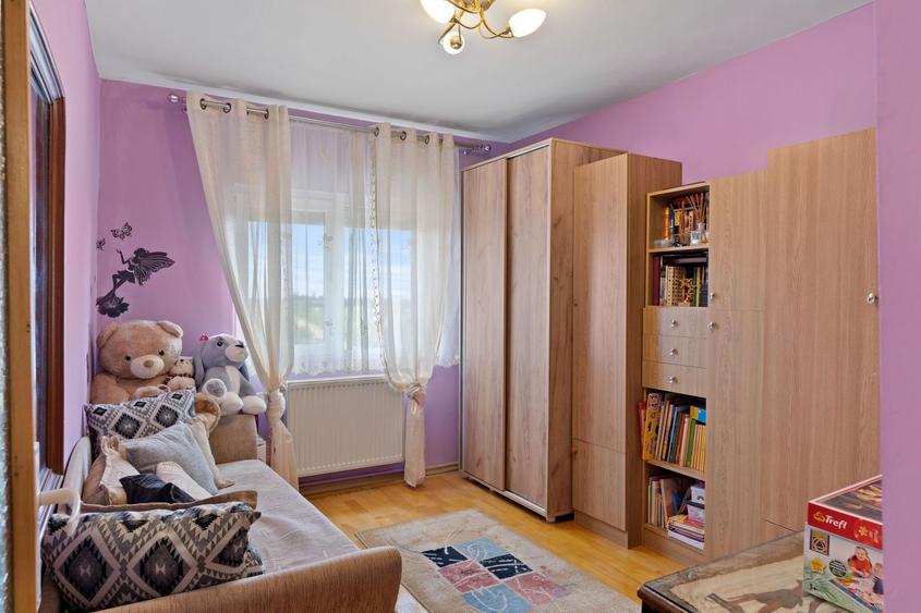 De vânzare Apartament 3 camere Mobilat si utilat., et. 3/4 Alfa, Arad.