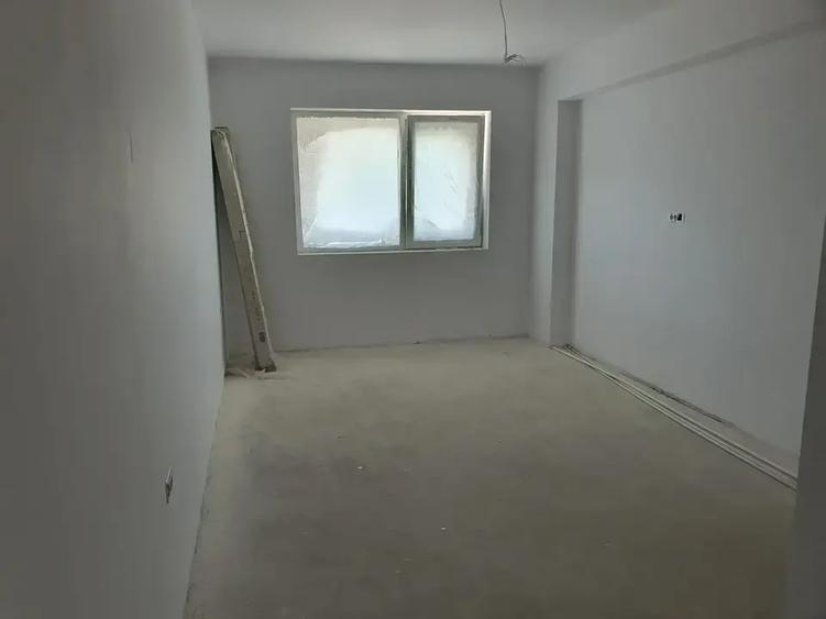 Metrou Teclu 3 camere 99 mp, curte proprie 44 mp Bloc Nou