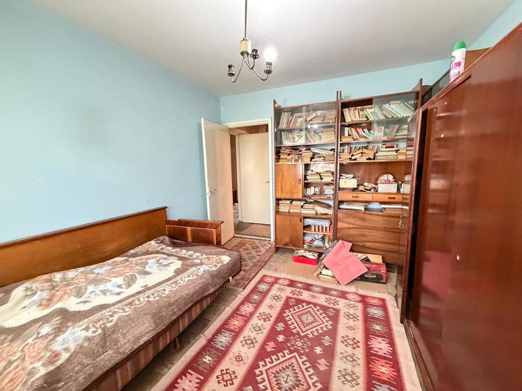 Apartament 3 camere Decomandat Podu Ros, etaj 3!