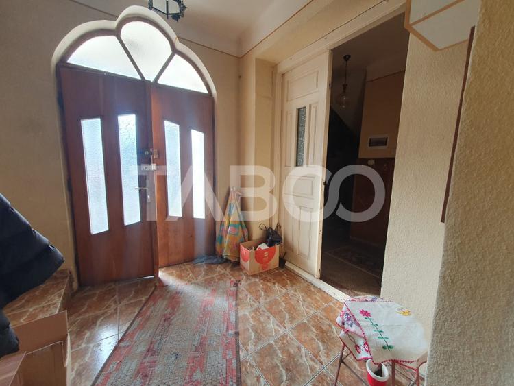 Casa 5 camere 374 mp utili + Anexa 75 mp in punctul 0 al Fagarasului