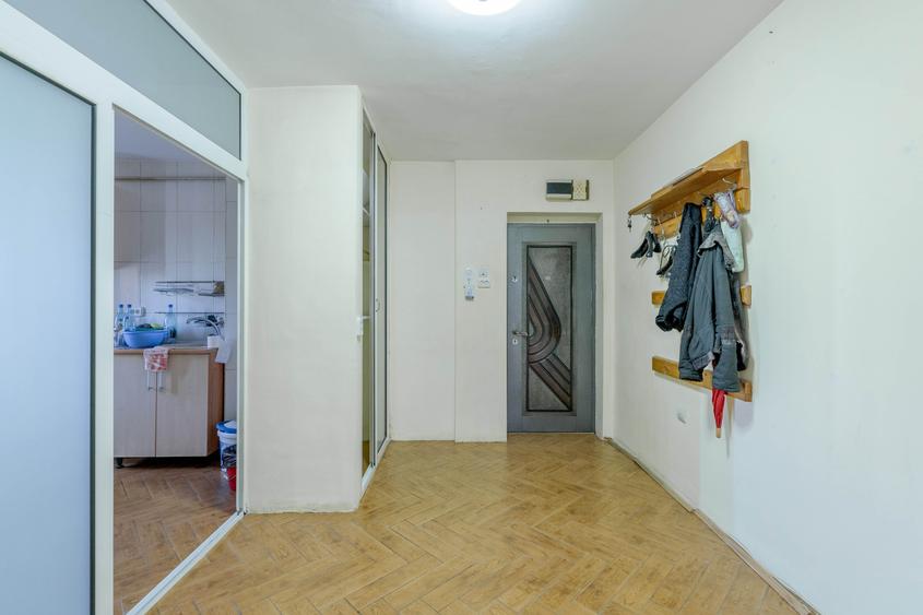 Apartament 3 camere transformat in 2 camere – Bd. Cosminului