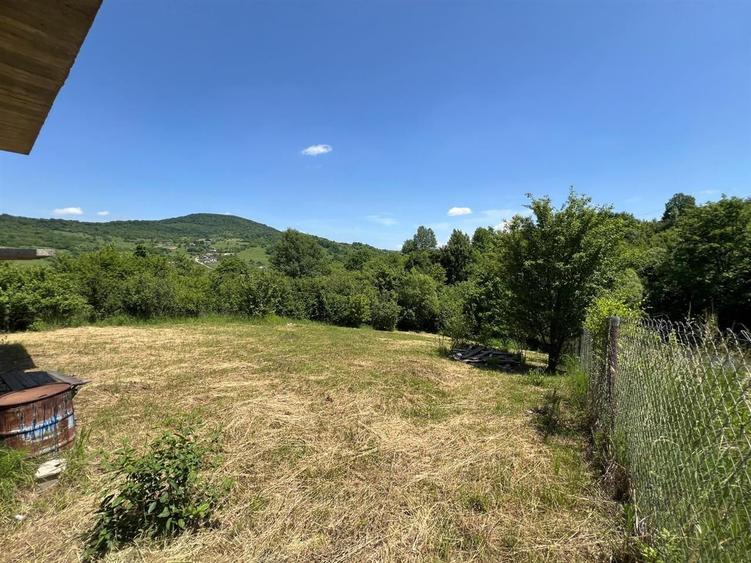 Casa semifinisata V. Ghinzii teren 18 arii