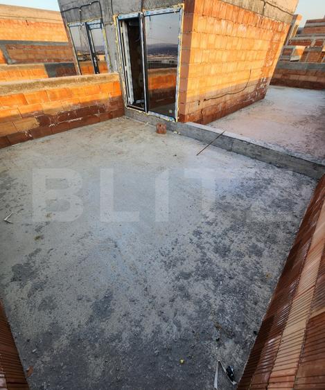 Casa tip duplex semifinisat, 5 camere, 180 mp utili, 270 teren, zona Vivo