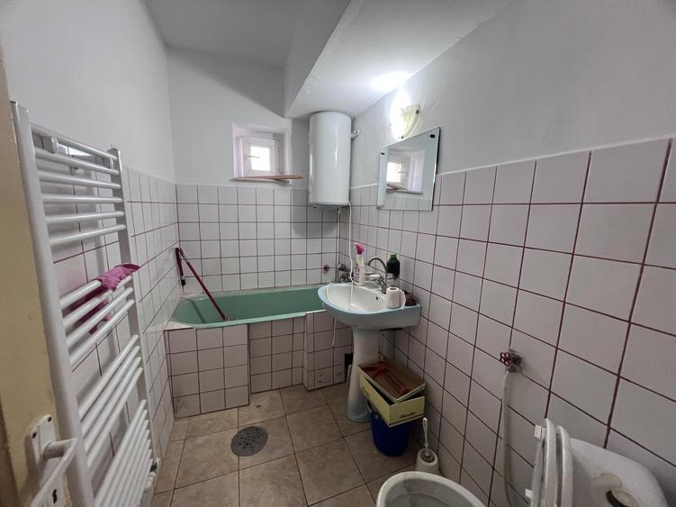 Apartament 2 camere, etaj 1, Simeria-zona Centrala