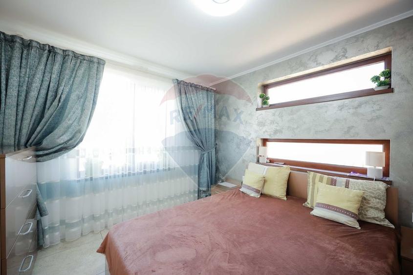 De vânzare casă cu 3 camere, teren 486 mp, în Sânmartin
