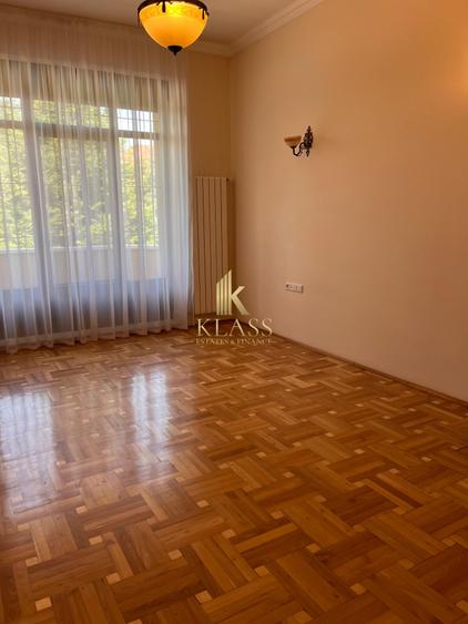 Vila individuala 13 camere, 7 bai, piscina, gradina, barbeque, parcari, Pipera