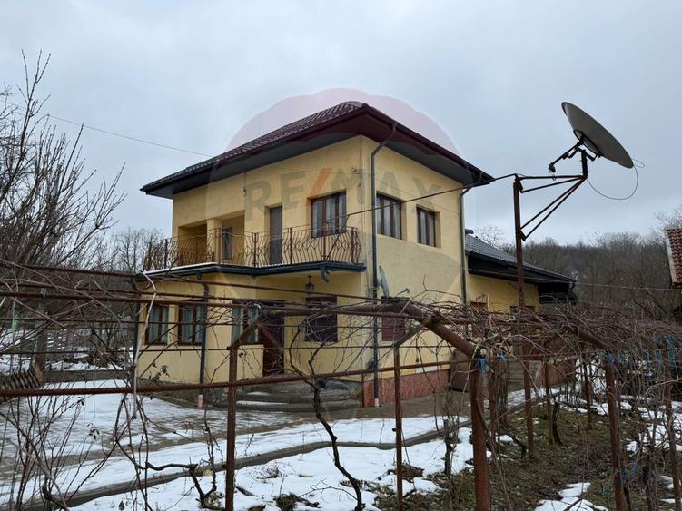 Casă / Vilă cu 6 camere de vânzare