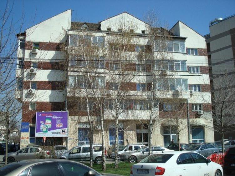 Bd.Unirii-Str.Traian-Str.Matei Basarab-Rin Hotel magazin inchiriere
