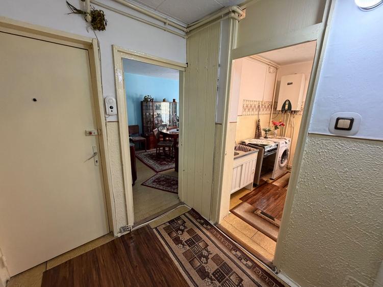Apartament 2 camere, etaj 1 - zona Cetate