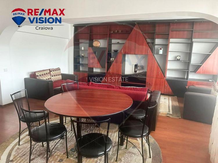 Apartament cu 4 camere de vânzare în zona Central - 4