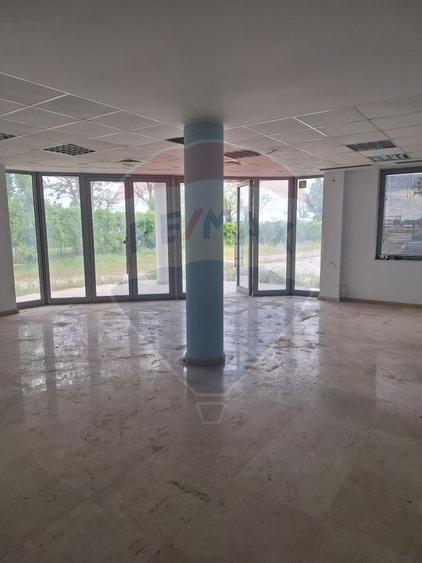 De Vânzare Clădire de Birouri 1.769 mp cu Teren 3.728 mp DN4