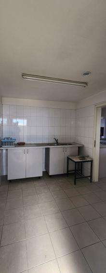 Showroom auto in suprafata 6.500 mp, deschidere 90 ml la DN 1, teren 15.000 mp.