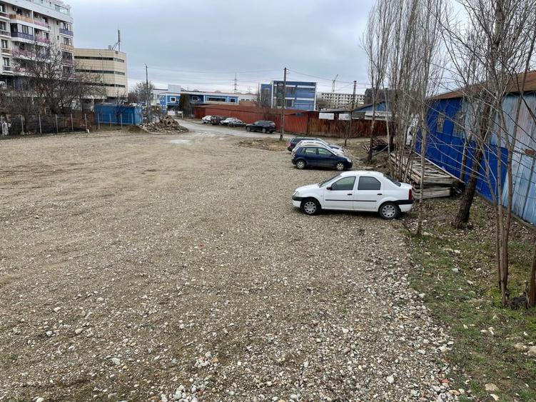 Vand teren cu hale 8.000 mp Sos. Bucium nr. 23