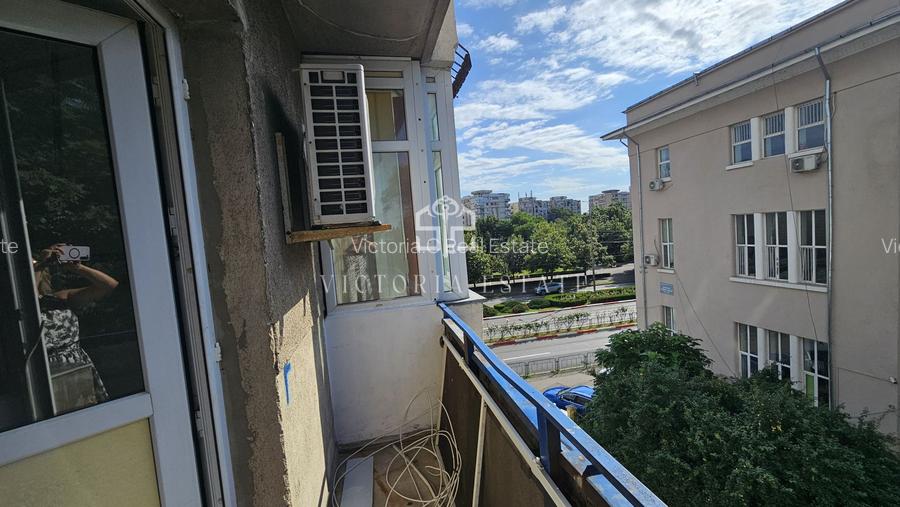 Apartament de vanzare, 3 camere decomandat.Republicii - 8